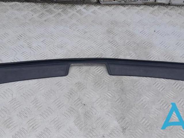 Резинка уплотнительная под капот 8V0823126B VAG