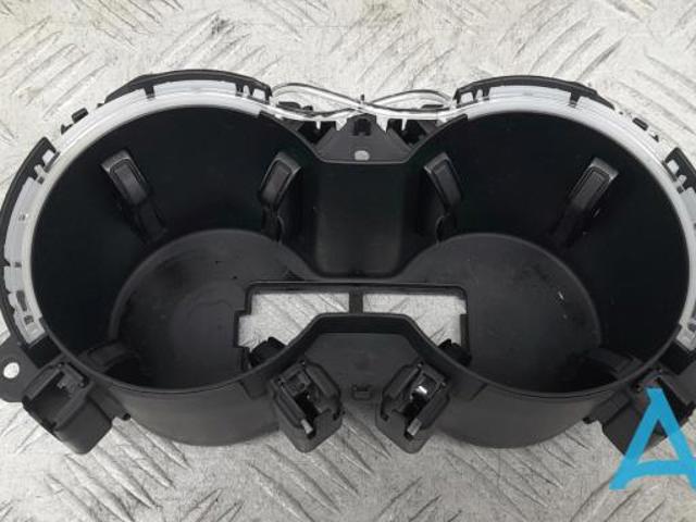 Подстаканник подлокотника центральной консоли 8W0862533A6PS VAG