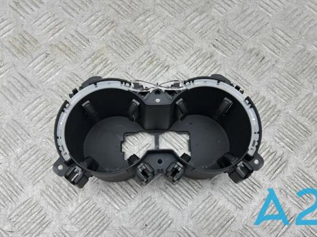 Подстаканник подлокотника центральной консоли 8W0862533D6PS VAG