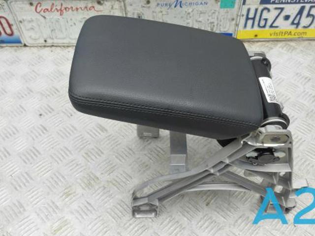 Кронштейн подлокотника 8W0864207H38M VAG