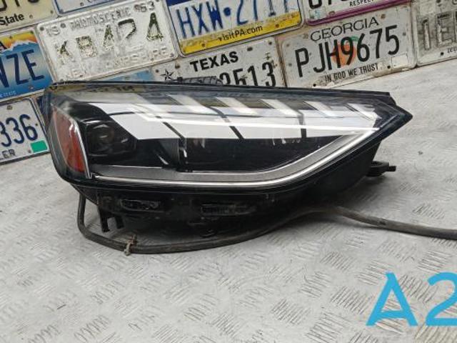 Вставка фары правой 8W0941034F VAG