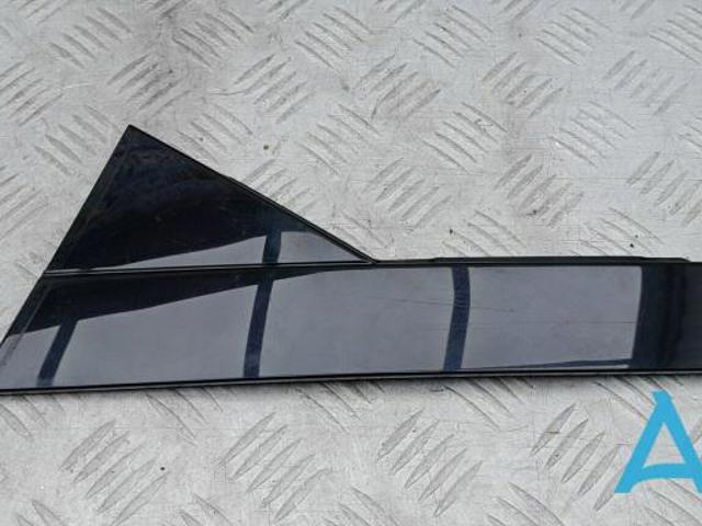 Накладка задней двери, левой, вертикальная 8W5839903A VAG