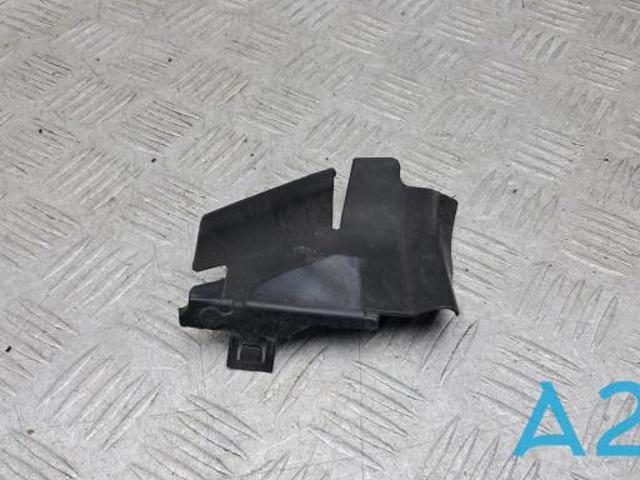 Воздуховод радиатора верхний 8W6121673B VAG