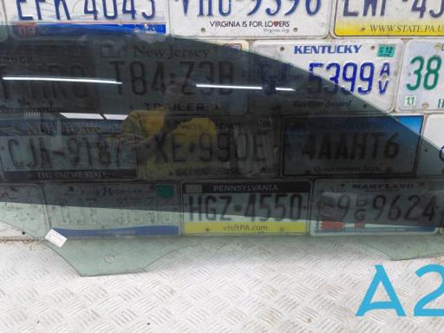 Стекло пассажирской двери 8W6845202 VAG