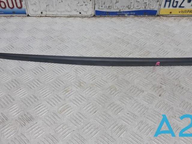 Защитная накладка ветрового стекла правая 8W6854328B9B9 VAG