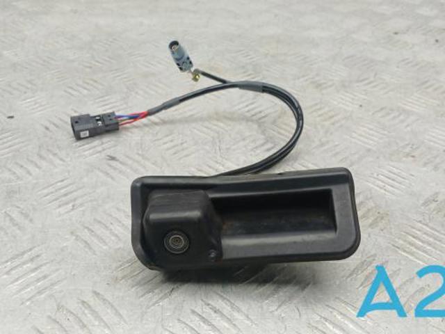 Кнопка привода замка третей/пятой двери 8W8827566E VAG
