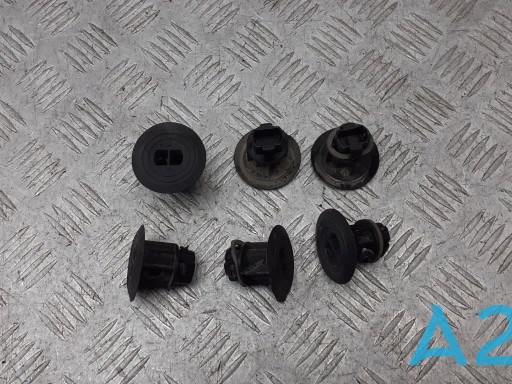 Пистон (клип) крепления накладок порогов 9046722015 TOYOTA