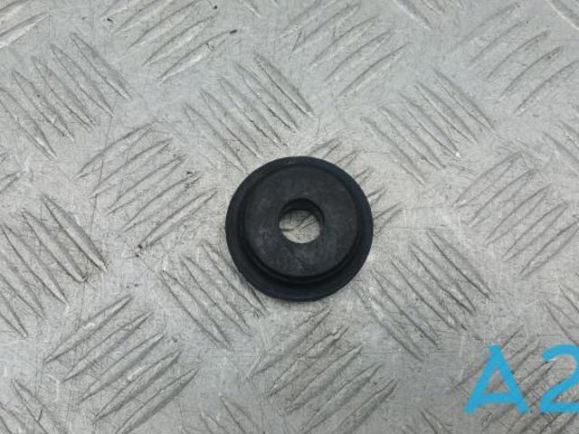 9048040021 TOYOTA Подушка радиатора нижняя купить в Украина
