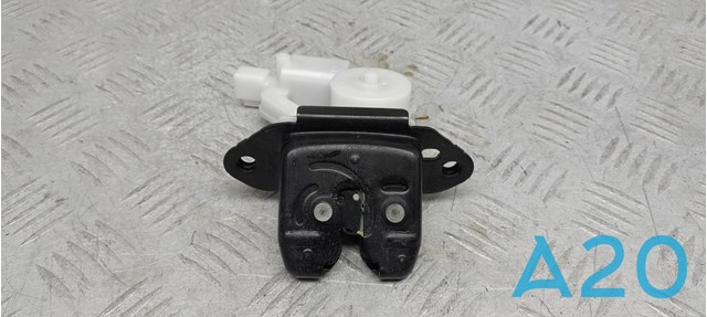 Замок и ручка двери задка 90502DF30A NISSAN