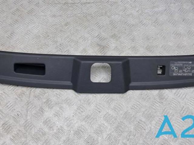 Пластик пятой двери 909055NA1A NISSAN