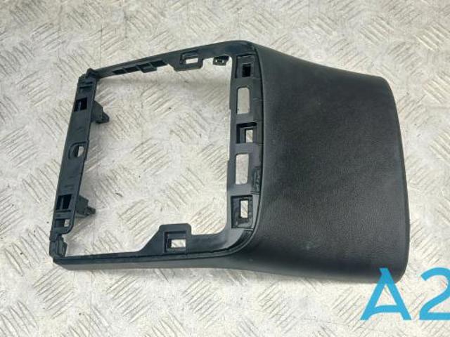 Накладка декоративная центральной консоли 92132AN00A SUBARU