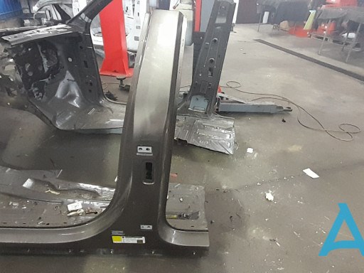 Стойка центральная, левая 95850392500GRV PORSCHE