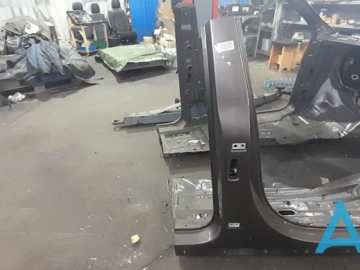 Стойка кузова центральная правая 95850392600GRV PORSCHE