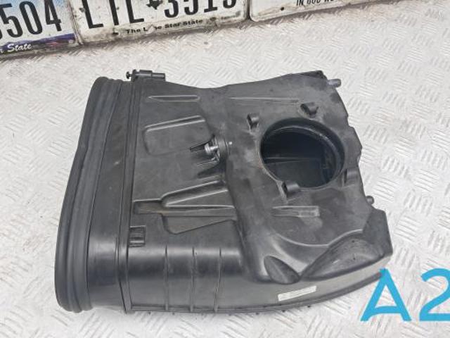 Корпус воздушного фильтра, правый 95B129607B PORSCHE