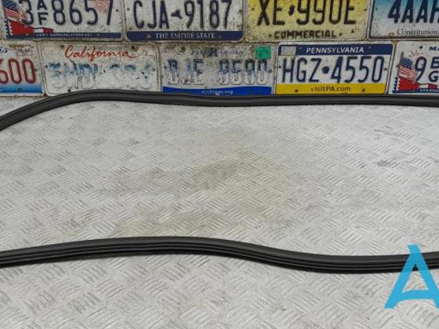 95B831721A PORSCHE Уплотнитель двери передней (на кузове) купить в Ужгород