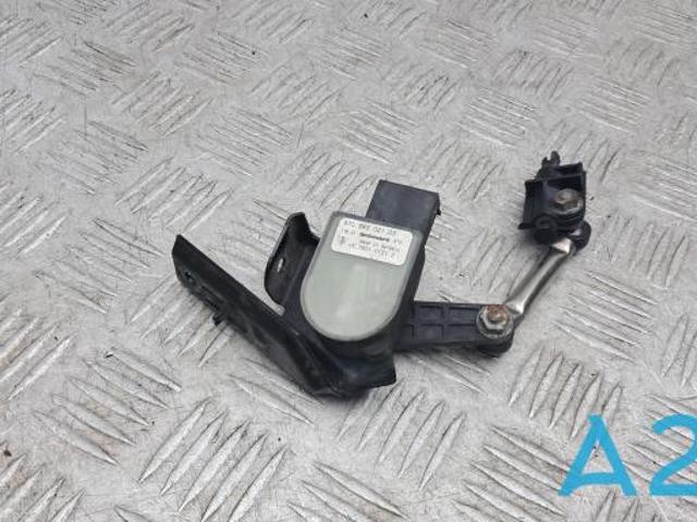 Датчик уровня положения кузова, передний левый 97034302103 PORSCHE