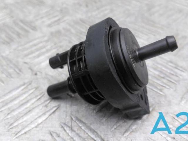 Клапан паров бака A0014700993 MERCEDES