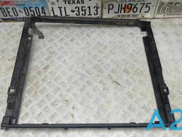 Кронштейн радиатора левый A0995040918 MERCEDES