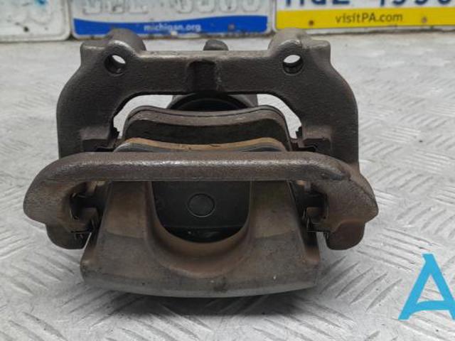 Задний левый суппорт A1664230381 MERCEDES