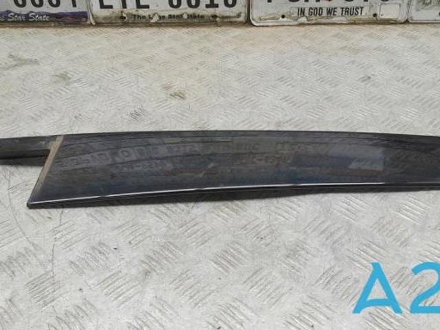 Накладка задней двери, правой, вертикальная A1666900487 MERCEDES