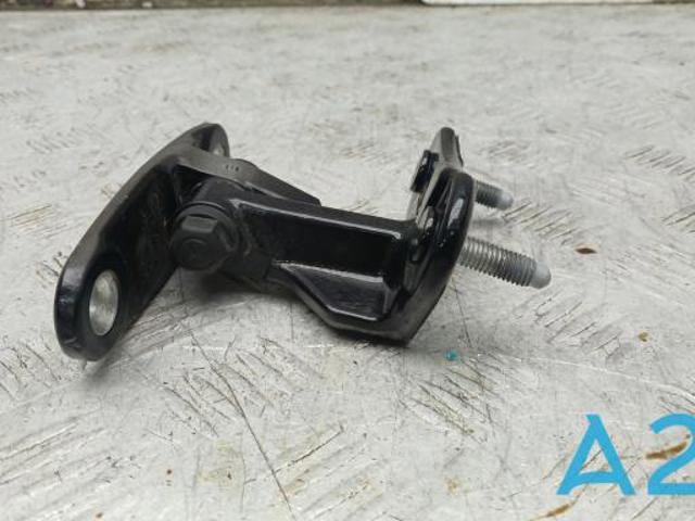 Петля задней двери, правой A1667300237 MERCEDES