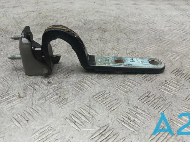 Петля багажника A1667400237 MERCEDES