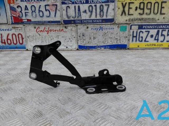 Завеса капота левая A1668800128 MERCEDES