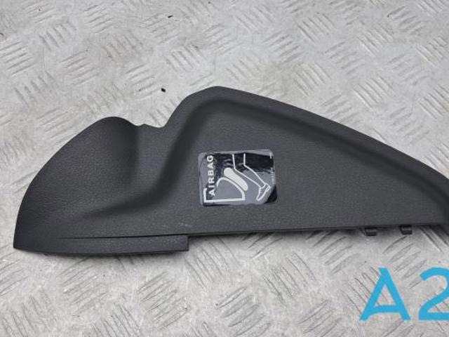 Крышка боковая панели "торпедо", правая A16768071007P82 MERCEDES