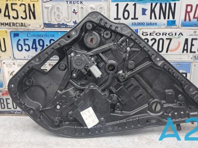 Стеклоподъемник задней правой двери A1677303101 MERCEDES