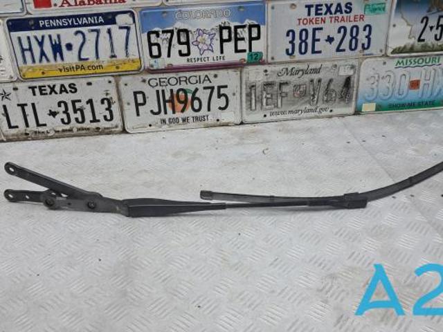 Рычаг-поводок стеклоочистителя лобового стекла A1678201100 MERCEDES