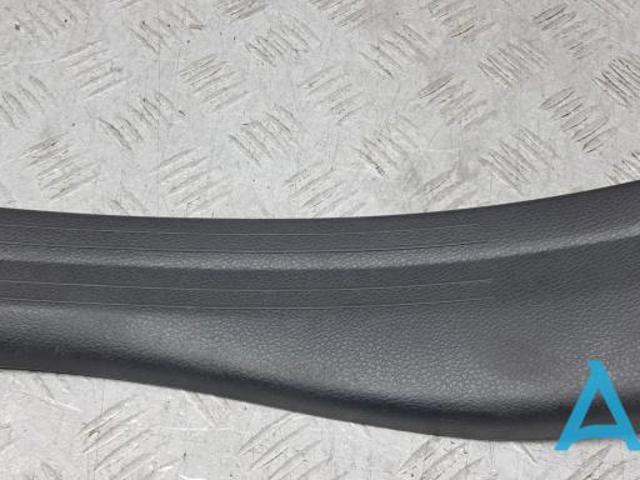 Накладка дверного порога внутренняя, задняя левая A17668002749H68 MERCEDES