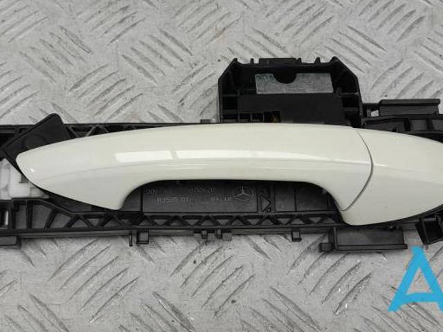 Ручка двери правой наружная передняя/задняя A2047600270 MERCEDES