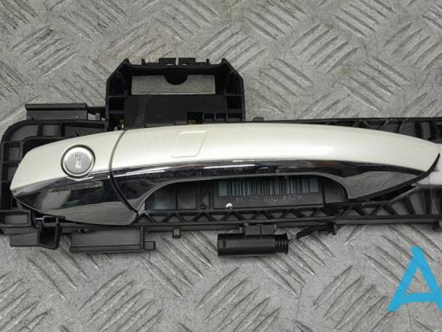 Ручка двери передней наружная левая A20476013709799 MERCEDES