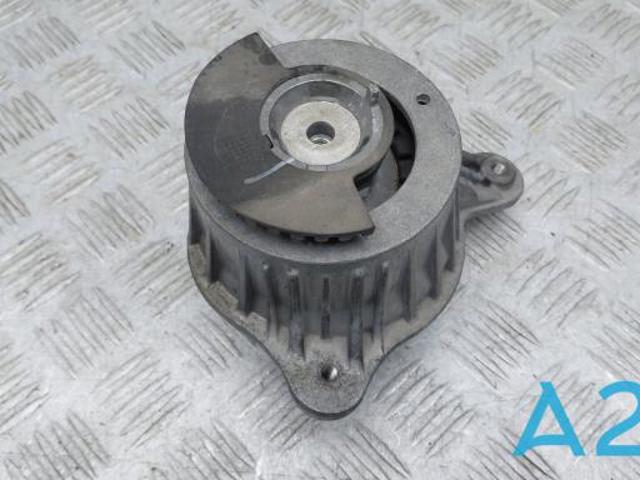 Подушка (опора) двигателя, правая передняя A2052400300 MERCEDES