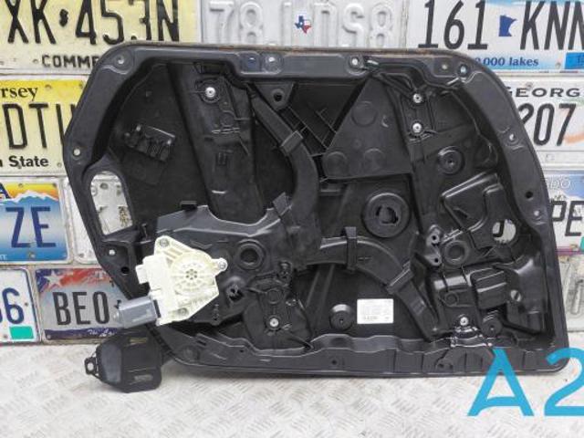 Стеклоподъемник передней двери A2057204923 MERCEDES