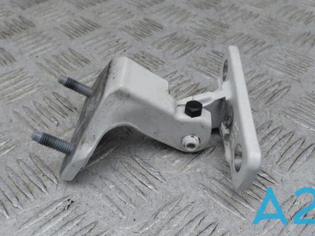 Завеса двери задней правой A2057300237 MERCEDES