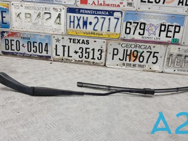 Рычаг-поводок стеклоочистителя лобового стекла A2058208301 MERCEDES