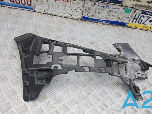 Правое крепление переднего бампера A2058850665 MERCEDES