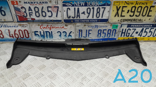 Дефлектор радиатора верхний A2135001900 MERCEDES