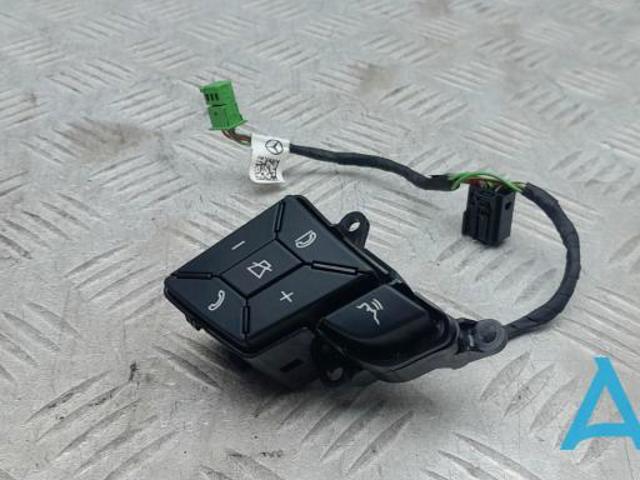 Блок кнопочных переключателей рулевого колеса A2185400262 MERCEDES