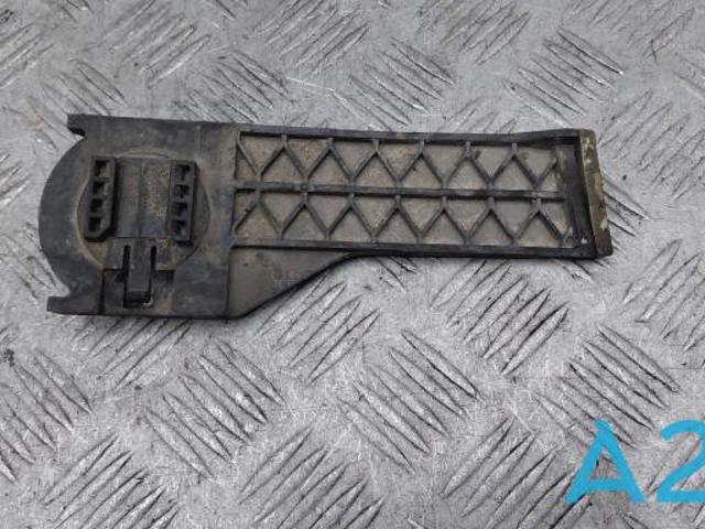 Кронштейн радиатора левый A2465040540 MERCEDES