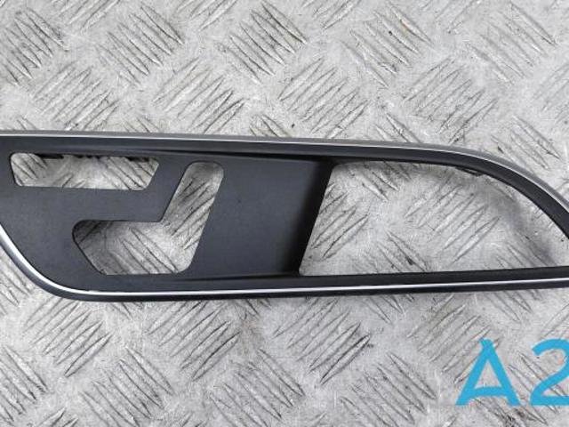 Облицовка внутренней ручки двери, передней, правой A2467200648 MERCEDES