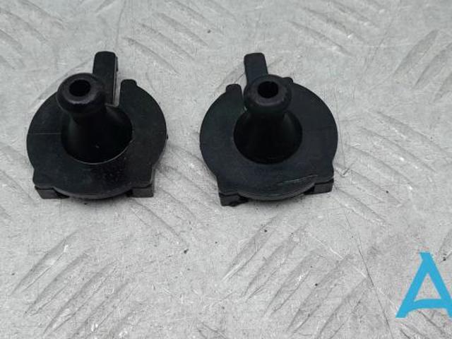 Подушка радиатора охлаждения, нижняя A2515040114 MERCEDES