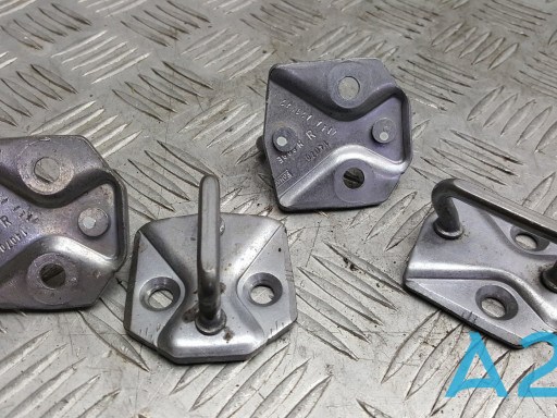 Фиксатор/петля (зацеп) замка двери передней BE8Z5422008A FORD