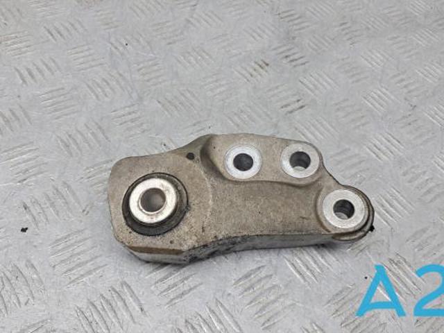 Кронштейн подушки (опоры) двигателя, задней BEET39010 MAZDA