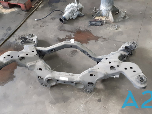 Поперечина задней подвески DB5Z5R003F FORD