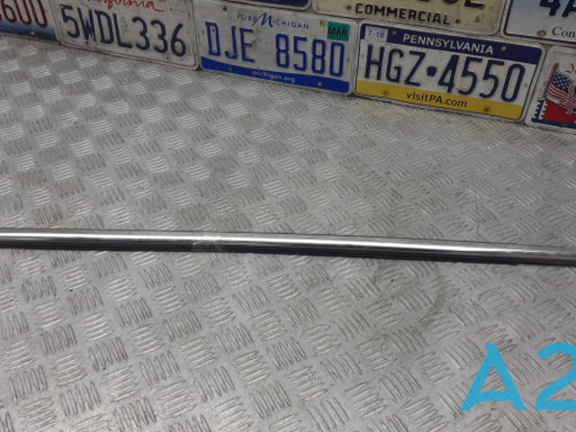 Уплотнитель стекла двери задней правой внешний (планка) DS7Z5425860A FORD