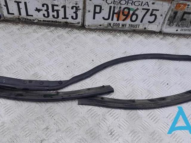 Резинка уплотнительная под капот FT4Z16B990B FORD