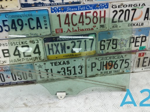 Стекло задней правой двери GHK172510C MAZDA