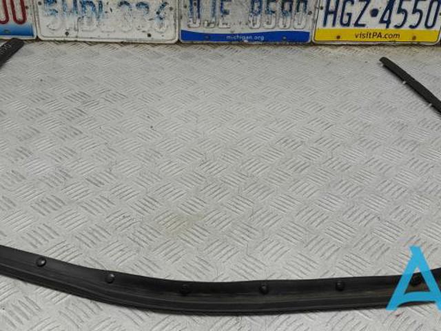 Уплотнитель капота GJ5Z16B990B FORD